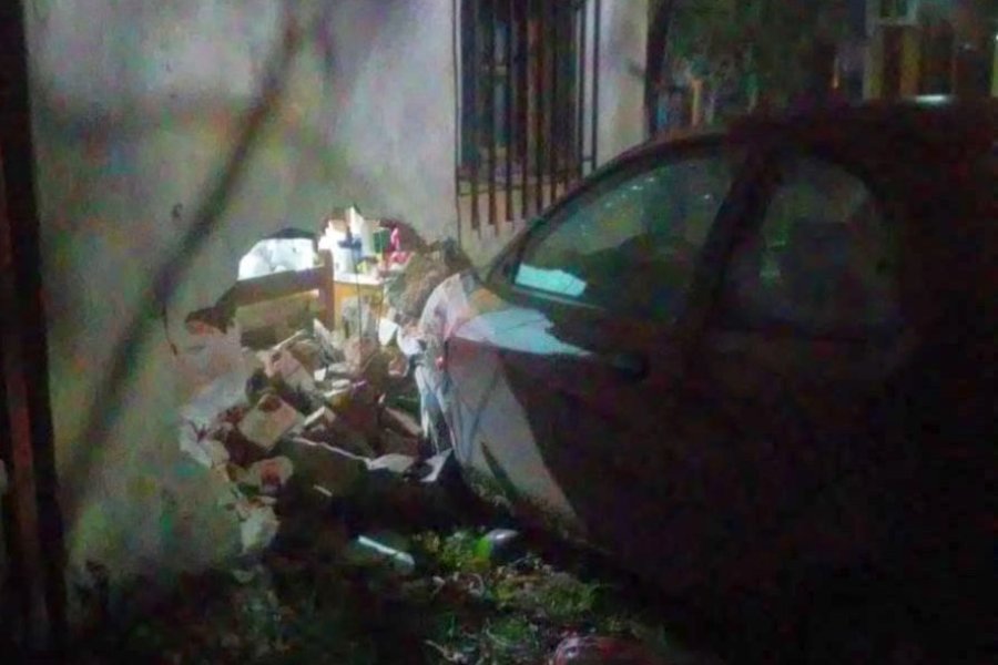 Federal Conductor Incrust Su Auto En Una Casa Y Se Dio A La Fuga